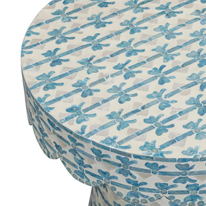 Taburete Artesanal de Concha de Capiz con Diseño Único de Lazo Festoneado e Incrustaciones de Nácar para Dormitorio o Sala de Estar - Product Image 3