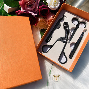 Juego de Herramientas Profesionales para el Cuidado de los Ojos con Rizador de Pestañas, Pinzas, Tijeras de Belleza y Depilador de Cejas de Acero Inoxidable con Logotipo Personalizado - Product Image 1