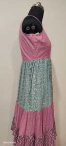 Robe midi sans manches coupe trapèze avec ourlet plissé superposé, imprimé géométrique rose et vert, tenue décontractée d'été - Product Image 2