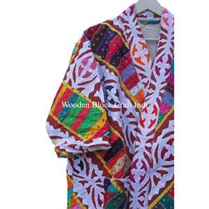 Hermosa y cómoda chaqueta de algodón puro con diseño de calado, hecha a mano, multicolor, para niñas, diseño de calado para el invierno. - Product Image 2