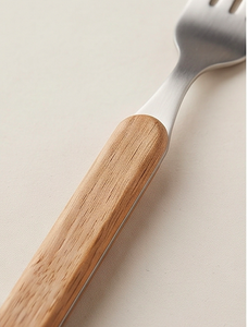 Ensemble de couverts minimalistes en acier inoxydable avec manche en bois, finition mate, compatible lave-vaisselle, pour la restauration et la restauration à domicile - Product Image 3