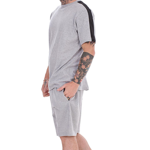 Ensemble estival élégant pour homme, haut et short assortis, tissu respirant et doux, coupe décontractée, idéal pour les voyages par temps chaud, la plage et les entraînements. - Product Image 5