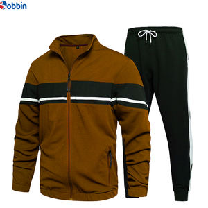 Conjunto Deportivo Personalizado de Alta Calidad para Hombre, con Logotipo Frontal, Diferentes Opciones de Color - Product Image 4