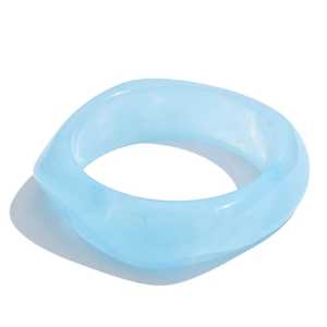 Bracelet manchette géométrique en résine rose, bijou de mode unisexe, élégant et tendance, certifié IGI - Product Image 4