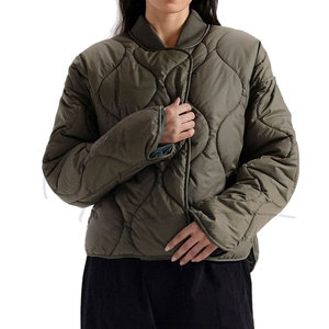 Nouvelle arrivée : Meilleure veste courte matelassée personnalisée pour femme, en tricot crocheté, rembourrée en polyester, coupe-vent et imperméable pour l'hiver - Product Image 1