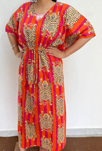 Vestido Kaftan de Algodón con Estampado de Tigre, Tela Ligera y Detalles de Estampado Tradicional - Product Image 3