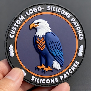 Patch en silicone 3D personnalisé, forme ronde, motif d'aigle en relief, à coller sur les vêtements, les sacs, les chapeaux, les vestes, les cadeaux - Product Image 3