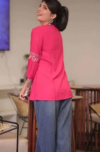 Haut brodé en rayonne et viscose pour femme, style décontracté et ethnique, idéal pour l'exportation en gros - Product Image 2