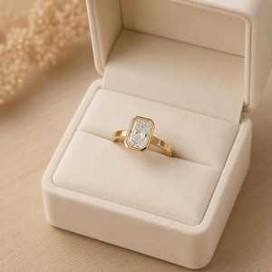 Anillo de Eternidad con Diamantes de Laboratorio de Corte Radiante para Compromiso y Boda, Anillo de Oro para Mujer con Diamantes de Laboratorio con Engaste de Bisel - Product Image 5
