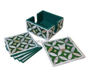 Elegante Juego de Posavasos Cuadrados de Nácar Ecológicos de Lujo, 4 Posavasos Hechos a Mano con Conchas Naturales, Accesorios Decorativos para Mesa, Artesanía - Product Image 1