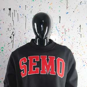 Sudadera SEMO BLACK con Cuello Alto, 100% Rojo, Apliques Bordados, Cuello Ancho, Hilos Finos - Product Image 4
