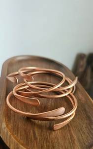 Brazalete de Cobre Martillado, Ancho y Abierto, Moderno, Ecológico, Ajustable, Color Personalizado, Pulsera de Moda para Mujer, Regalo - Product Image 5