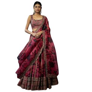 Lehenga Choli Bordado Floral Color Granate con Cuello Cuadrado, Sin Mangas, Estilo Vestido de Gala, Largo hasta el Suelo - Product Image 1