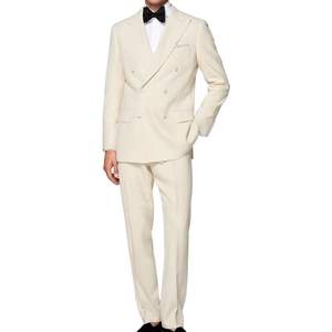 Costume de smoking homme croisé blanc ivoire à revers pointus, style épuré et minimaliste, pour tenue de soirée formelle et mariage - Product Image 1