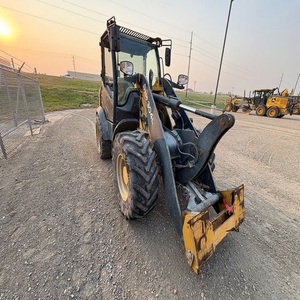 Chargeur compact 4x4 304L 2019 Z277842 – Équipement Premium Prêt à l'Exportation - Product Image 1