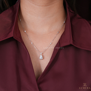 Colgante de diamante cultivado en laboratorio con corte de pera, certificado IGI, con bisel de diamantes redondos y cadena de oro de 18 quilates, joyería fina para niñas. - Product Image 2