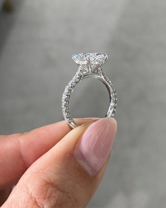 Ensemble de bagues de mariage en diamant ovale de 3,5 carats cultivé en laboratoire, or blanc 14 carats, halo caché, bague de fiançailles cathédrale avec alliance assortie - Product Image 5