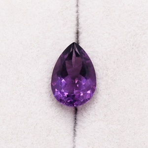 Vente en gros de pierres précieuses naturelles en améthyste violette taillée en poire de 4,5 carats, facettées, en vrac, Memoria Jewels - Product Image 3