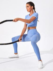 Ensemble de yoga 2 pièces pour femmes sous marque privée : des lots de haute qualité, coupes ajustées, provenant d'une agence de distribution mondiale. - Product Image 3