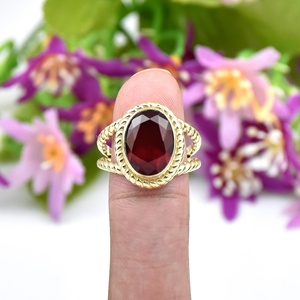 Bague fine en argent sterling 925 plaqué or 18 carats avec pierre précieuse rubis rouge, style vintage bohème, bijoux raffinés pour elle - Product Image 1