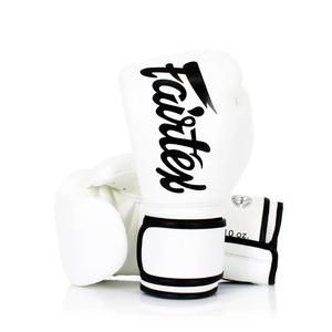 Guantes de Boxeo Fairtex Profesionales Hechos a Medida, Ligeros, para Entrenamiento y Sparring, con Cierre de Gancho y Bucle, Agarre Antideslizante - Product Image 3