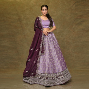 Lehenga Choli Dupatta en soie lourdement brodée pour femmes |   Robe de mariée indienne de créateur, longue, pour mariage, Diwali, plage ou soirée - Product Image 1