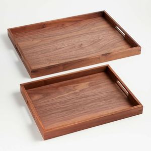 Bandeja de Servicio de Madera de Nogal de Lujo al por Mayor, Plato para Hotel con Elegantes Asas Recortadas y Acabado de Madera Natural Hecho a Mano - Product Image 1