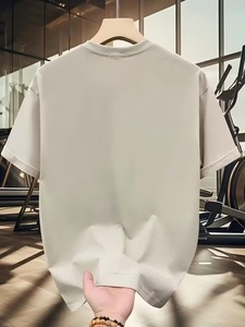 เสื้อยืดกีฬาผู้ชายขายดี ผ้าฝ้าย 80% โพลีเอสเตอร์ 20% ระบายอากาศได้ดี เหมาะสำหรับฤดูร้อน สวมใส่สบาย พิมพ์ลายดิจิตอลด้านหน้า แขนสั้น - Product Image 2