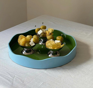 Bandeja de laca premium con elegante borde festoneado, hecha en Vietnam, ideal para servir y decorar con colores OEM/ODM. - Product Image 1