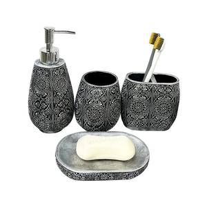 Ensemble d'accessoires de salle de bain au design élégant noir et blanc pour l'accueil des invités, la décoration festive et une présentation élégante sur la coiffeuse - Product Image 1