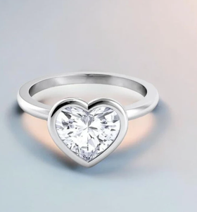 แหวนเพชรทรงหัวใจล้อมเพชรแบบหรูหราจาก Lurba Jewels ผลิตจากเพชรเพาะเลี้ยงในห้องปฏิบัติการ ตัวเรือนทองคำแท้ 14K สีโรสโกลด์ ไวท์โกลด์ ได้รับการรับรองจาก IGI สี D E F ดีไซน์สวยงาม - Product Image 5