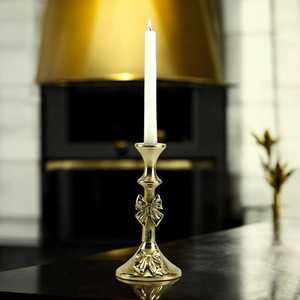 Porte-bougie en aluminium Golden Spark, fait main, écologique, durable, avec un design en forme de nœud, pour la décoration de mariage et de la maison - Product Image 2
