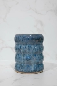 Porte-ustensiles en céramique artisanale en grès, texture côtelée, glaçure bleue réactive, cuit au four, robuste, résistant à la chaleur, organisateur de cuisine - Product Image 4