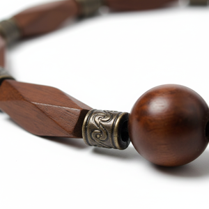 Collier artisanal en bois Matinee avec perles rectangulaires polies et entretoises oxydées sur cordon de coton ciré réglable - Product Image 2