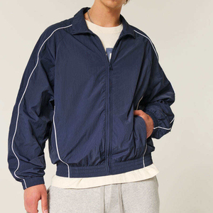 เสื้อแจ็คเก็ตกันลมผู้ชายแบบมีซิป สั่งทำโลโก้ได้ ผลิตจากไนลอนและโพลีเอสเตอร์ เหมาะสำหรับวิ่งและเล่นกีฬา ขายส่งจำนวนมาก - Product Image 2