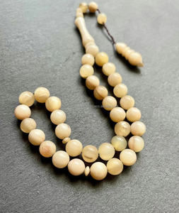 Perles de prière artisanales naturelles en corne ronde faites à la main de haute qualité avec une vraie touche pour le dhikr musulman à bas prix par Falak World Export - Product Image 2