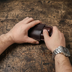 Estuche de cuero hecho a mano para cigarros con cortador integrado, estuche de transporte con cortador integrado y material de cuero genuino en venta. - Product Image 6