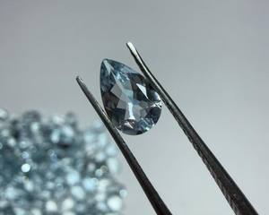 Cabujón facetado de aguamarina natural AAA+++ con corte esmeralda en forma de pera de 8x5 mm |   Piedra Preciosa de Aguamarina Azul Suelta para Joyería y Venta al por Mayor - Product Image 2