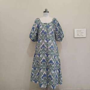 Vestido Maxi Floral Bohemio para Mujer al por Mayor, Manga Corta, Cuello Cuadrado, Ajuste Holgado, Casual, de Algodón con Estampado a Mano - Product Image 3