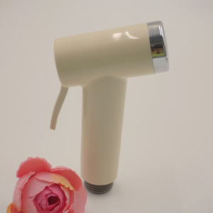 Rociador de bidé Shattaf de un solo orificio, blanco, cuerpo de ABS, tapa cromada, diseño moderno, fácil montaje en pared, ecológico, logotipo personalizado - Product Image 1