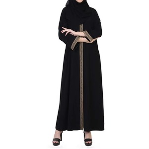 Abaya noire brodée à devant ouvert avec détails dorés pour femme – Tenue islamique modeste pour événements formels et prières – Vente en gros - Product Image 1