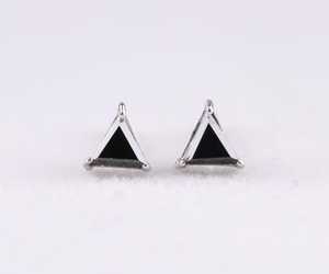 Boucles d'oreilles clous modernes bohèmes en diamant naturel poivre et sel taille triangle, plaqué or, certifiées IGI, pour femme - Product Image 1