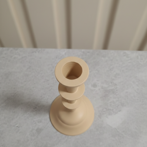 Porte-bougie moderne minimaliste à 3 niveaux en métal beige, centre de table décoratif pour la maison, décoration de mariage, accent de salon - Product Image 2