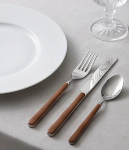 Ensemble de couverts élégants en argent avec manche en résine marron, vaisselle élégante pour la salle à manger, la cuisine et les occasions spéciales - Product Image 5