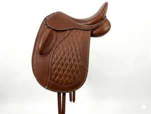 Selle de cheval FAB Premium en cuir noir et rouge avec arceau en bois |   Selle de course et de dressage professionnelle pour l'équitation anglaise - Product Image 1