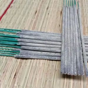 Meilleur prix pour les bâtonnets d'encens indiens Flora High-Aroma de Shrekha Creations, fabriqués à partir de bois d'agar, pour un usage domestique - Product Image 1