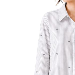 เสื้อเชิ้ตผู้หญิงลายทางสีเทาขาว แขนยาว ผ้าฝ้าย ปักลายหัวใจ ทรงหลวม สไตล์ลำลอง แฟชั่น เสื้อโอเวอร์ไซส์ - Product Image 3