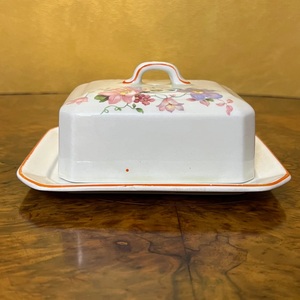 Pot à beurre contemporain avec couvercle à bouton à prise confortable, base de service compacte, finition émail brillant, élégant rangement de beurre pour la cuisine - Product Image 4