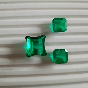 Pierre précieuse verte de laboratoire de formes variées, de haute qualité, taillée sur mesure, de haute clarté, pour la fabrication de bijoux artisanaux - Product Image 3