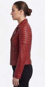 Chaqueta de moto de cuero roja para mujer al por mayor, con dobladillo acolchado y mangas acanaladas, abrigo de motociclista, proveedor de ropa exterior de corte ajustado personalizado - Product Image 4
